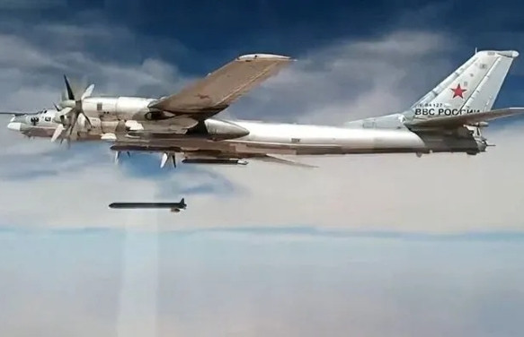 Hàng chục oanh tạc cơ Nga bốc cháy, hơn 70 lính lục quân Ukraine thương vong