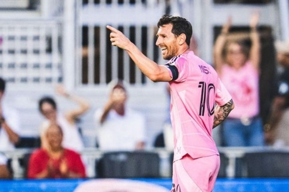 Messi thăng hoa rực rỡ, Inter Miami thắng kiểu 'bàn tay nhỏ'