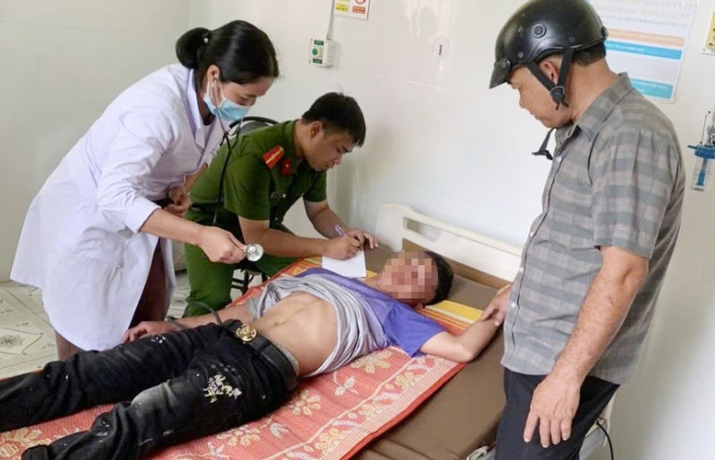 Nam sinh nhảy cầu 1.jpg