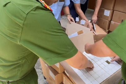 Hà Nội thu giữ hơn 5.000 lọ mỹ phẩm Hàn Quốc ‘trôi nổi’ trị giá trên 2 tỷ đồng