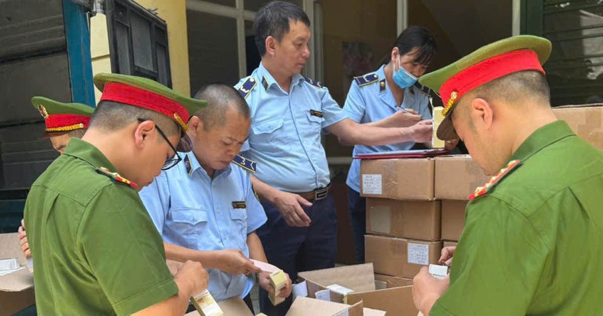 Hà Nội thu giữ hơn 5.000 lọ mỹ phẩm Hàn Quốc ‘trôi nổi’ trị giá trên 2 tỷ đồng