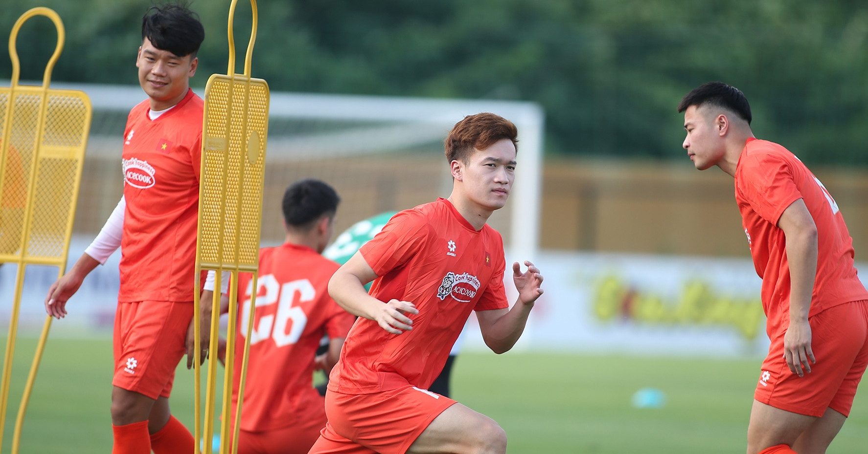 Tuyển Việt Nam: Trụ cột quá tải, HLV Kim Sang Sik tính sao
