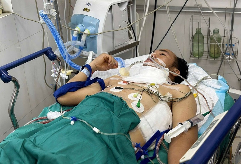 Vợ nghèo bán hết đàn dê cũng không đủ tiền chữa bệnh cho chồng