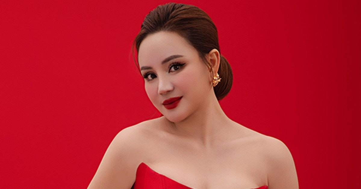 Vy Oanh 'mẹ 3 con' vẫn gợi cảm, hoa hậu Giáng My tuổi 54 đẹp 'không tỳ vết'