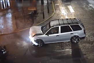 2 ô tô đâm trực diện trong đêm, cảnh sát lập tức kiểm tra nồng độ cồn