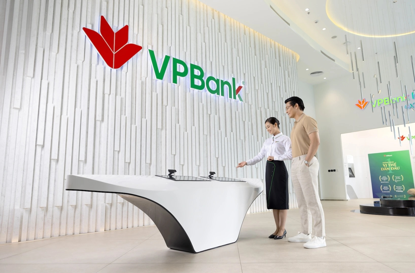 VPBank mở gói dịch vụ chi lương tặng kèm bảo hiểm tới nửa tỷ đồng/người lao động