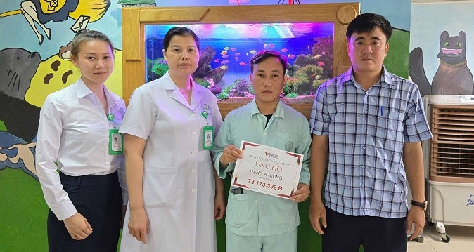 Bạn đọc giúp đỡ bé Hạng A Giong bị máy xúc cán qua người hơn 73 triệu đồng
