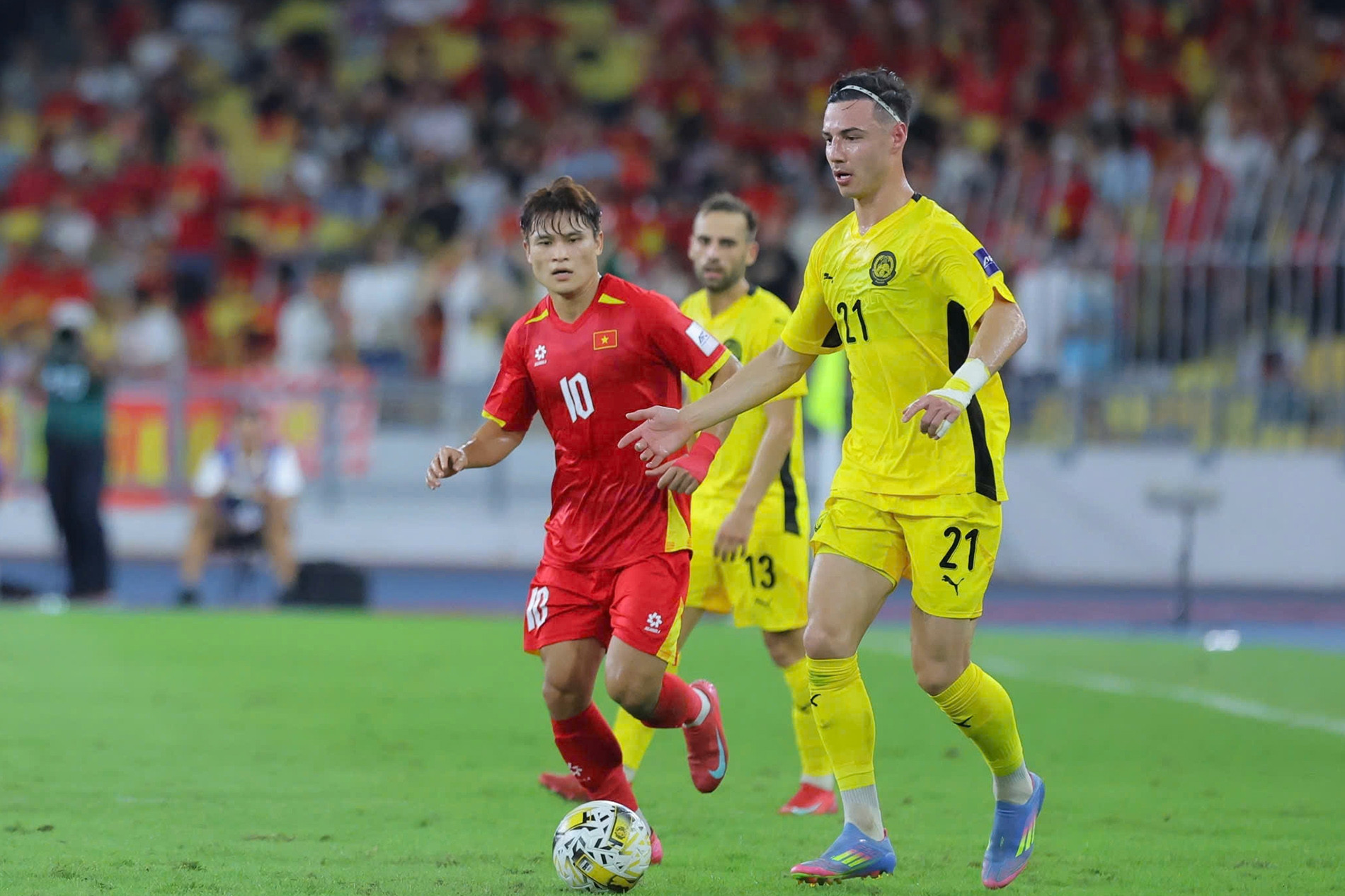 Bảng xếp hạng vòng loại Asian Cup 2027: Việt Nam, Thái Lan căng như dây đàn