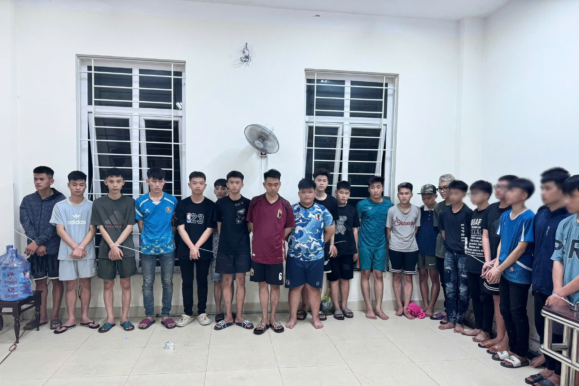 Bắt 28 đối tượng gây rối, mang dao kiếm đi hỗn chiến ở Nghệ An
