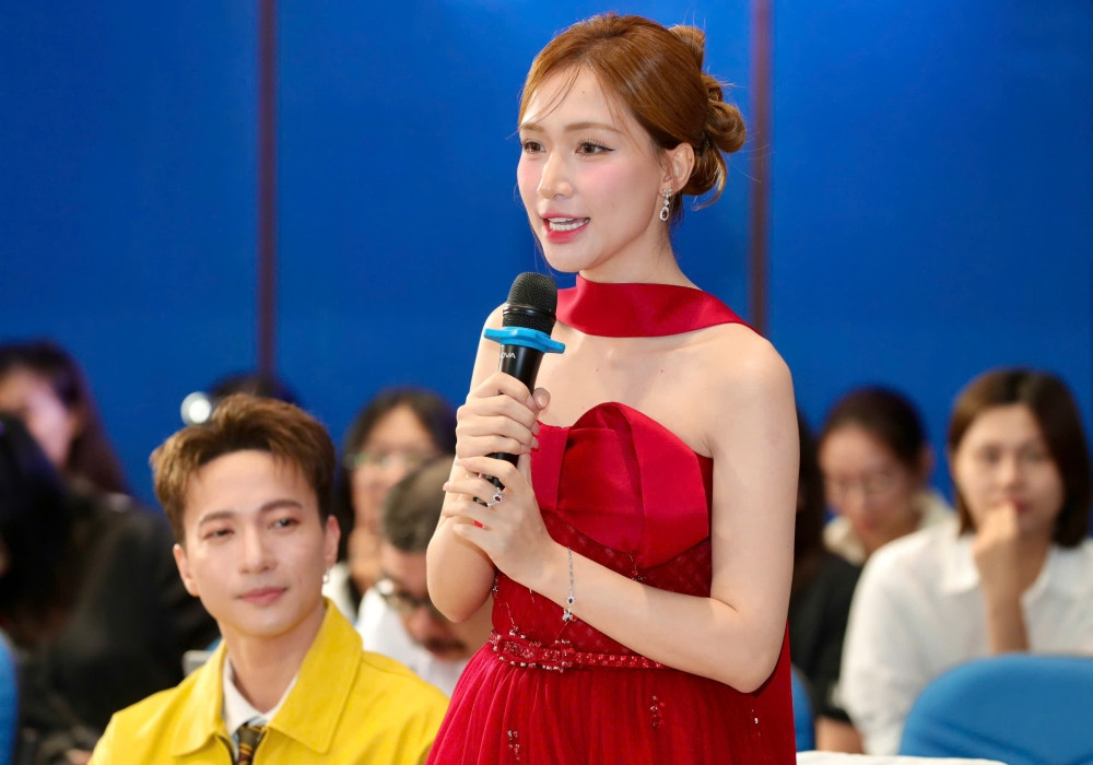 batch_z668992016099354fd2f327014d6fc8f4fbd582ce26c40 17495285015571126491556.jpg