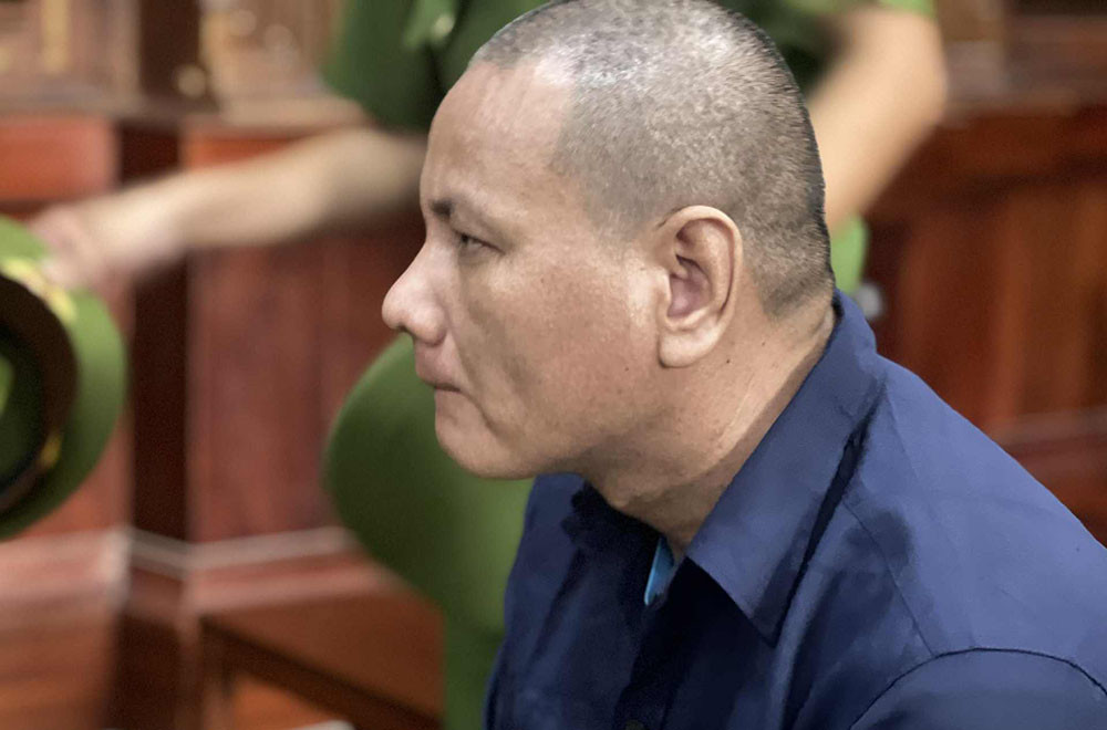 Níu kéo tình cảm bất thành, rút dao đâm vợ tới tấp