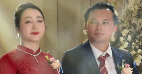 "Chị sui" Hậu Giang đẹp quý phái, gây sốt tại đ...