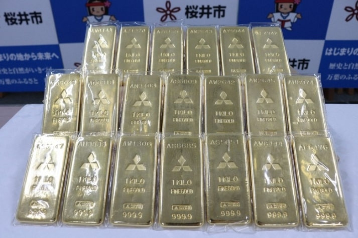 Cụ ông giấu tên tặng 20 thỏi vàng cho thành phố