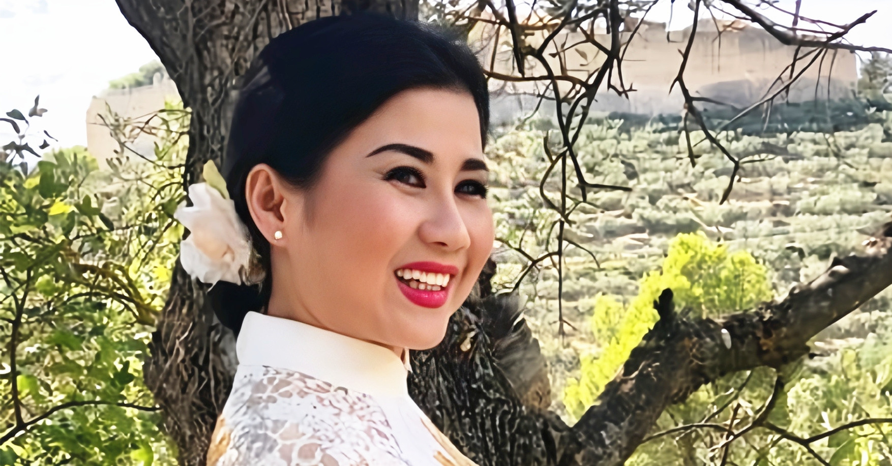 Cuộc sống thi vị của nữ nghệ sĩ Việt trong lâu đài cùng chồng Tây hơn 22 tuổi