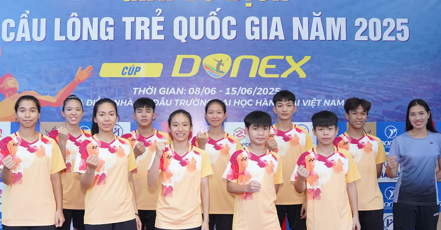 Gần 200 VĐV tranh tài tại giải vô địch cầu lông trẻ Quốc gia 2025