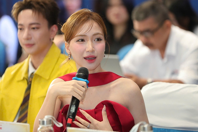 Hòa Minzy kể chuyện thi trượt nhiều lần vì 'không biết nốt nhạc nào'