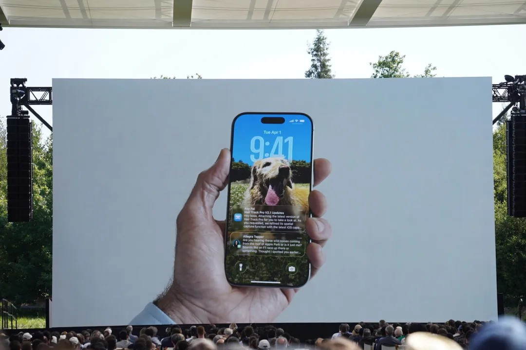 iOS 26 ra mắt với thiết kế Liquid Glass kết hợp tính năng AI mới