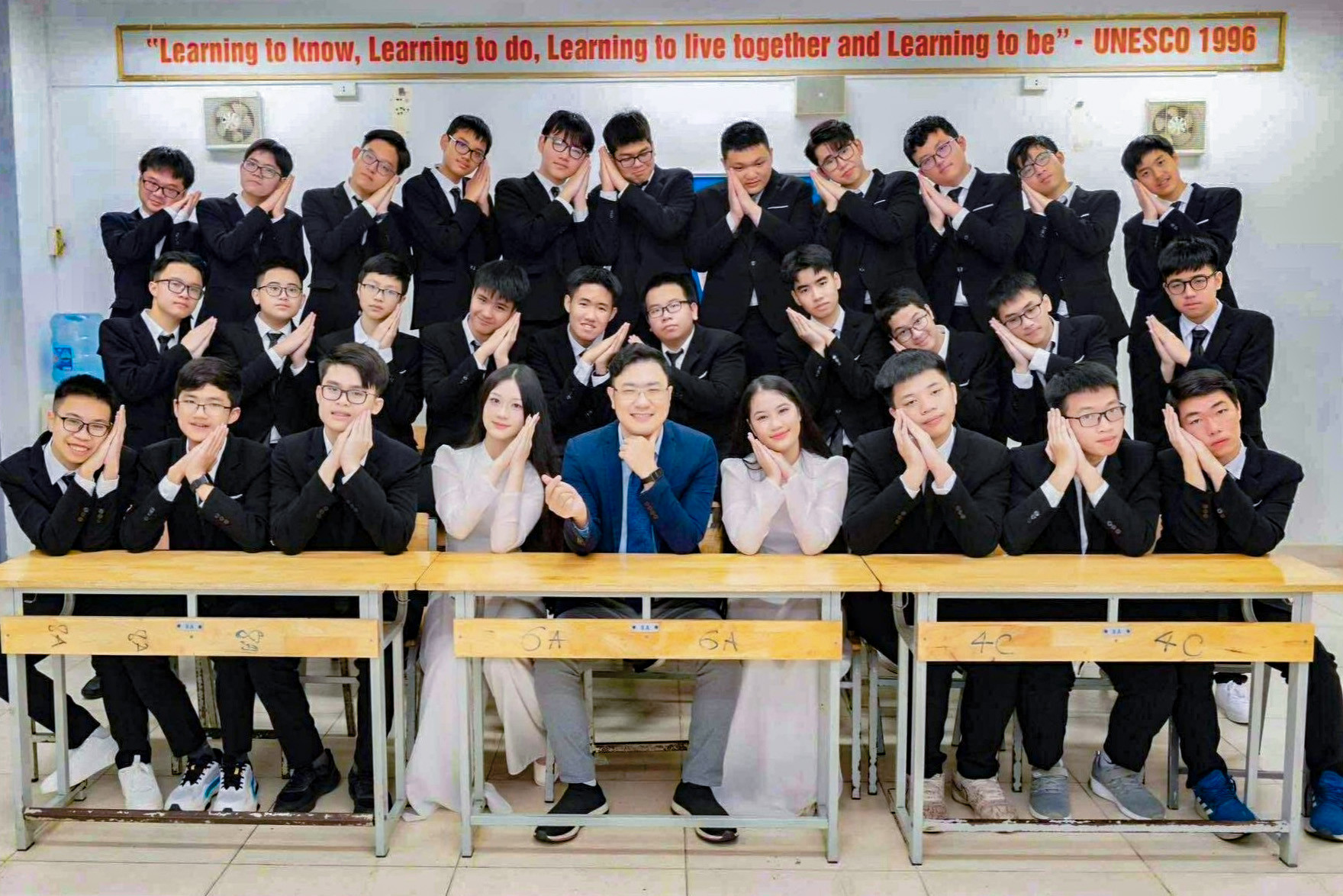 Lớp có 28 học sinh thi Trường chuyên Khoa học Tự nhiên, kết quả đỗ 100%