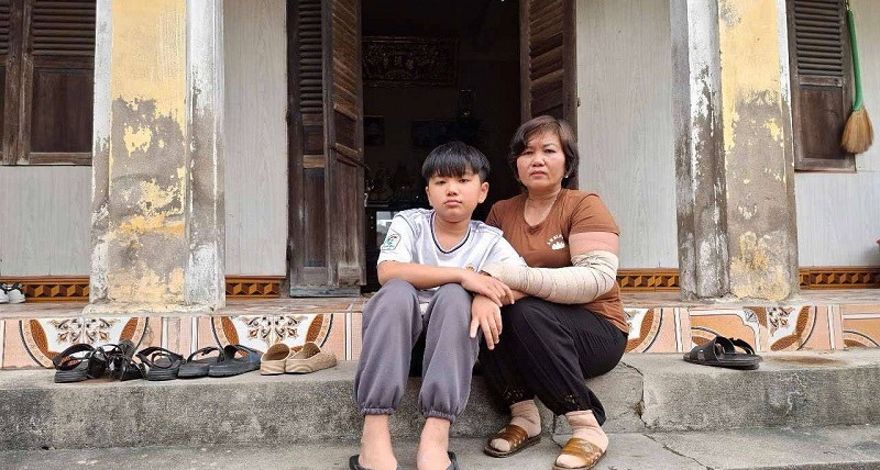 Mẹ đơn thân chống chọi với ung thư cạn sạch tiền, mong kéo dài sự sống vì con