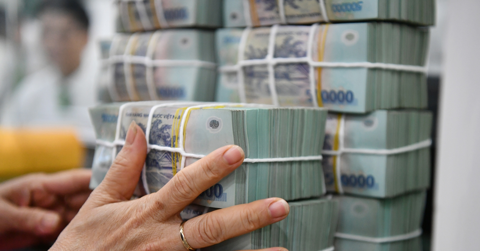 Gửi trên 1 tỷ đồng, nhà băng hiếm hoi trả lãi suất 6,1%/năm