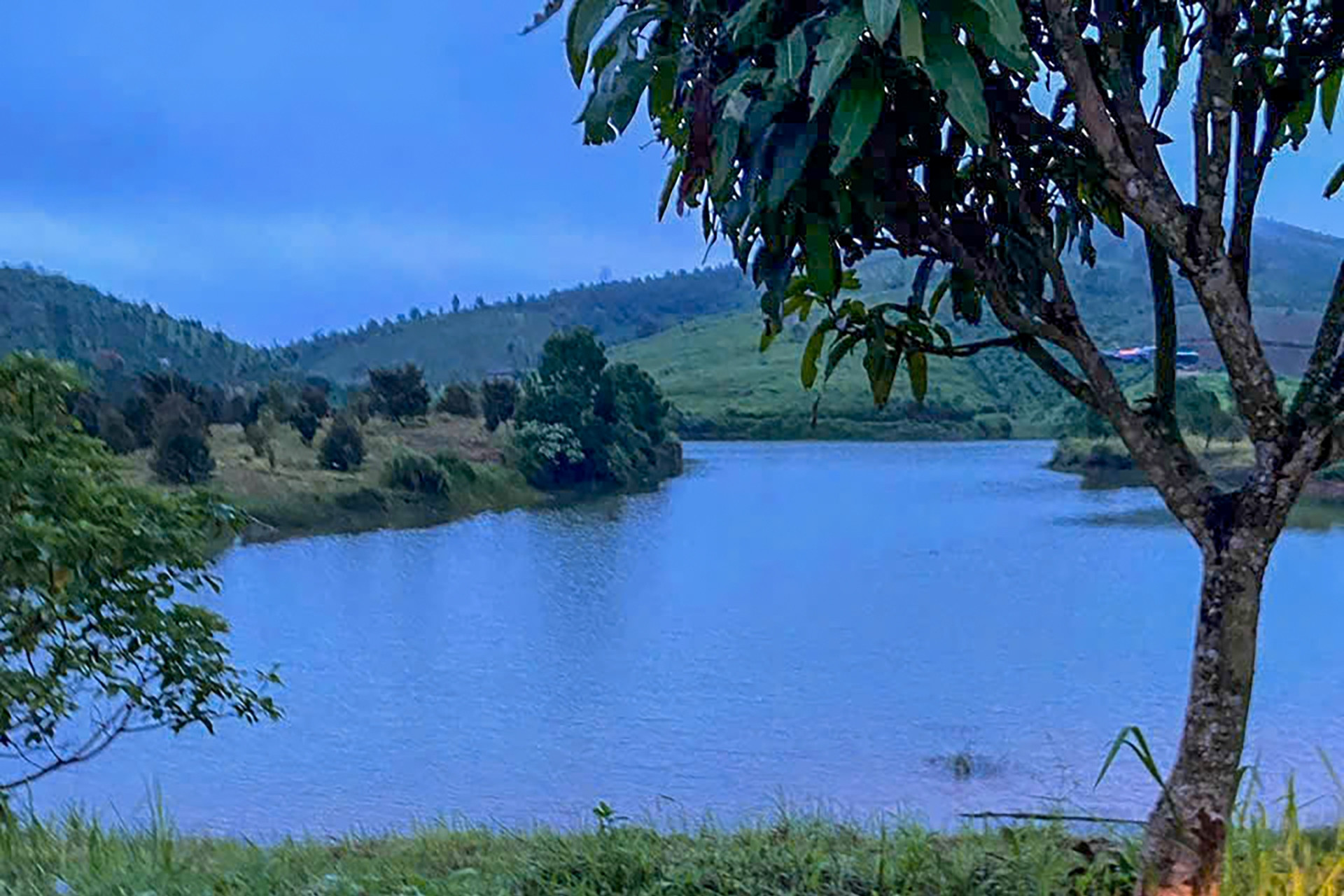 Phát hiện thi thể hai người đàn ông dưới hồ thủy lợi