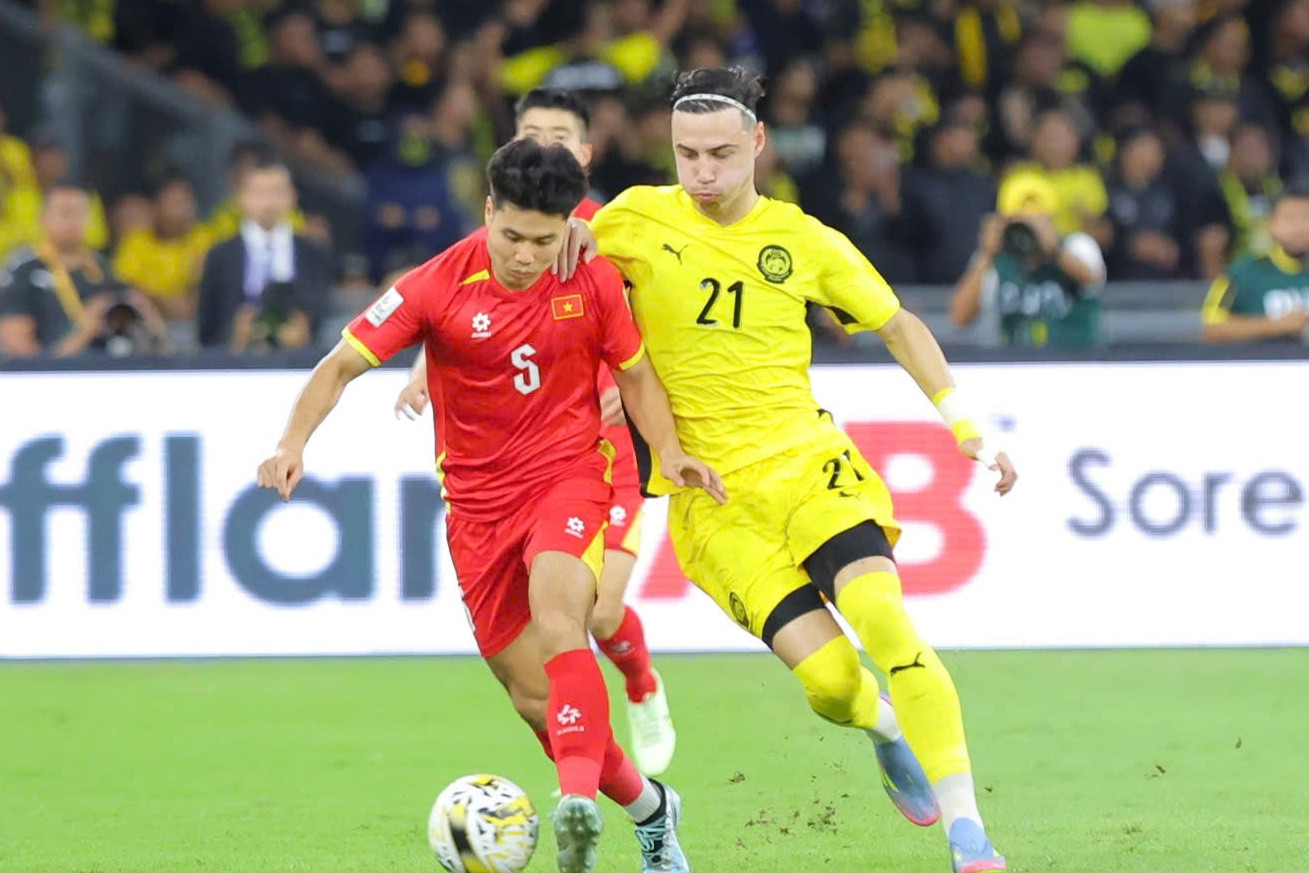 Tuyển Việt Nam thua đậm Malaysia: Sai lầm của HLV Kim Sang Sik