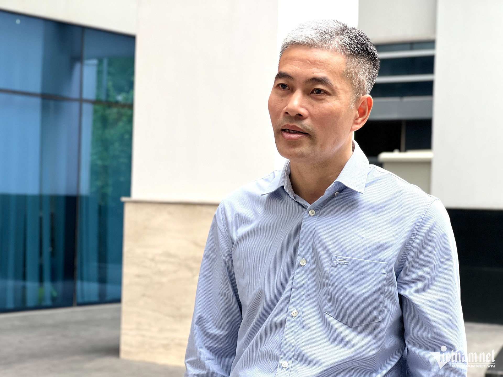 W-Ong Thang Vu Phap che.jpg