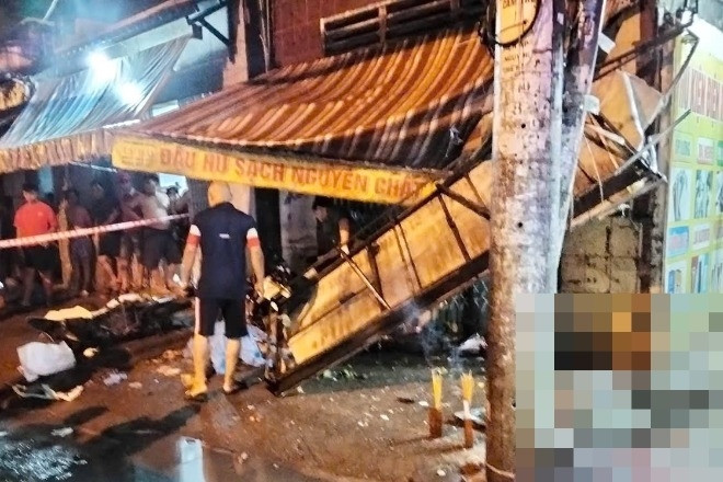 2 xe máy cùng lao vào nhà dân, hai thanh niên tử vong