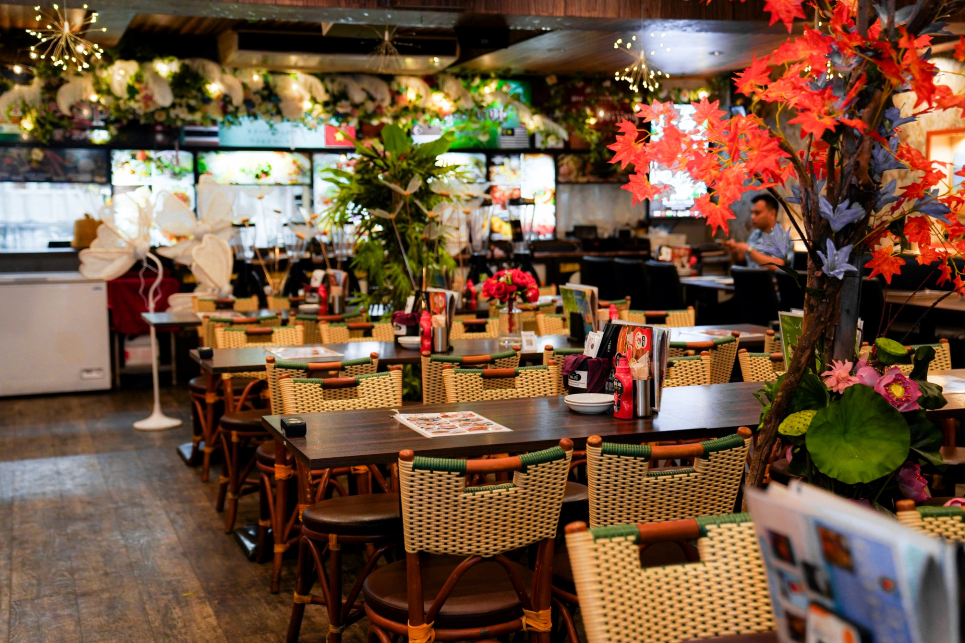 Ảnh 4. Nhà hàng Asia Yatai Mura (Nhật Bản) đặt những chai tương ớt Chinsu trên bàn như một lựa chọn gia vị ăn kèm với nhiều món ăn(1).jpg