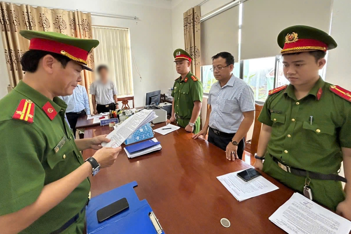 Bắt tạm giam 2 cán bộ ở thành phố Tam Kỳ