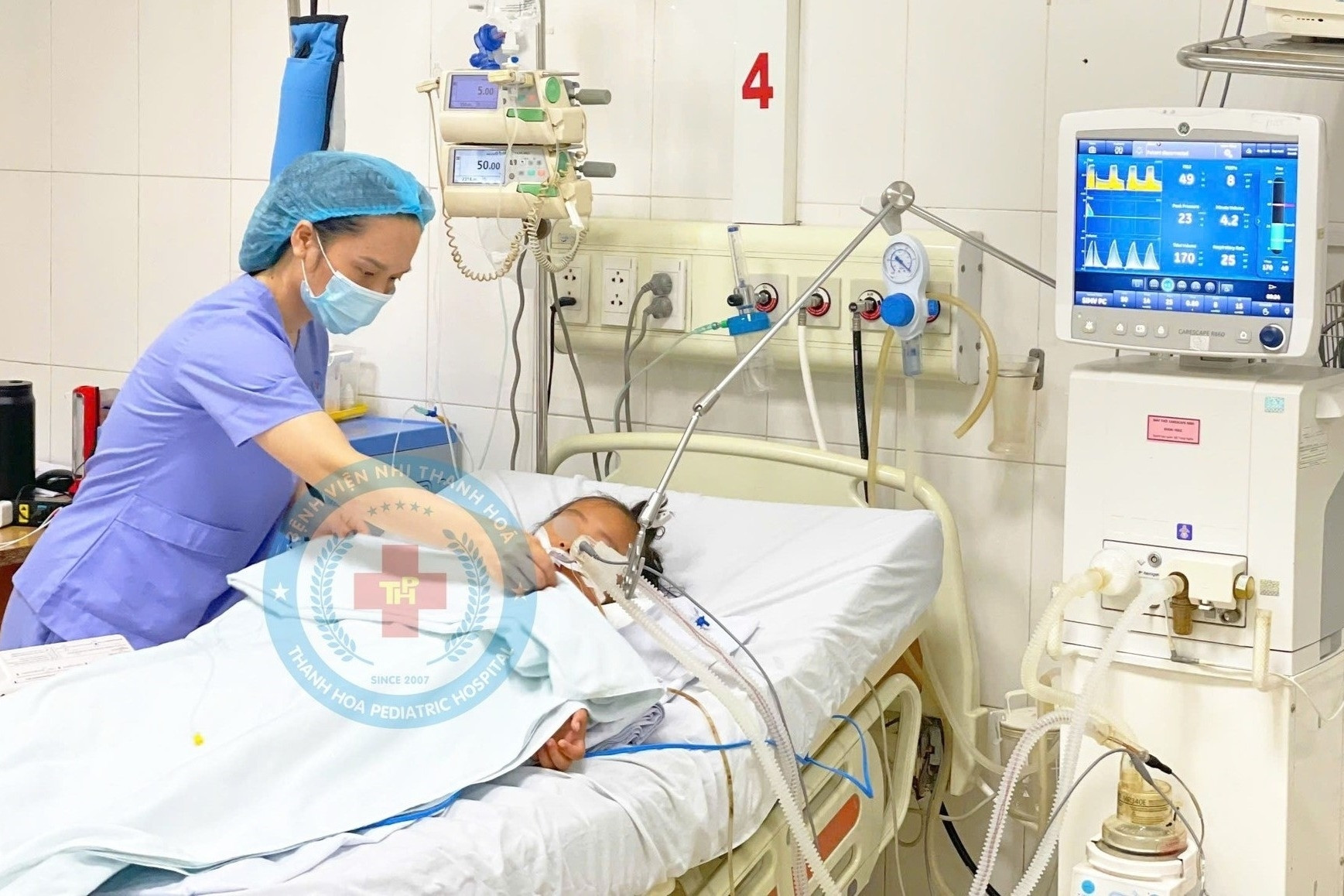 Bệnh viện Nhi Thanh Hóa cấp cứu 2 trẻ đuối nước ngừng tim, hôn mê sâu