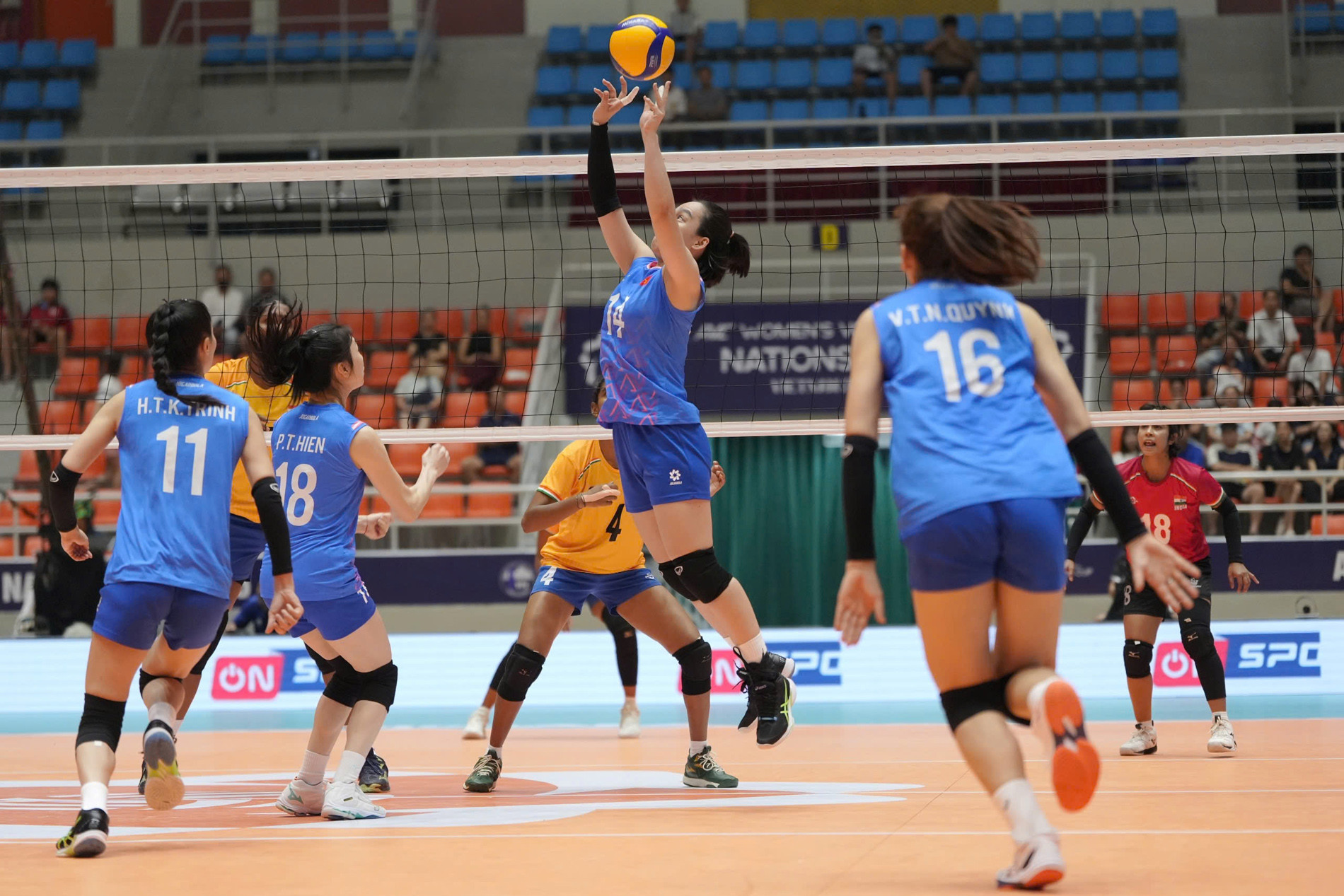 bong chuyen nu chau a 2.jpg