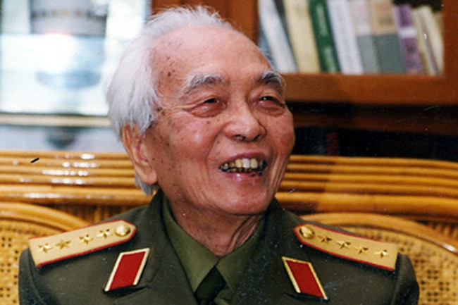 Con đường đầu tiên mang tên Đại tướng Võ Nguyên Giáp nằm ở tỉnh nào?