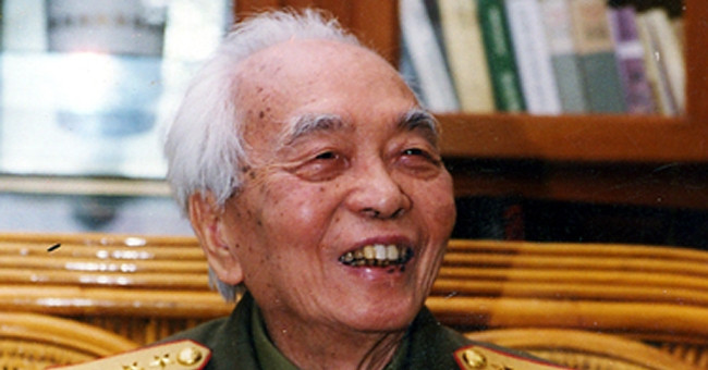 Con đường đầu tiên mang tên Đại tướng Võ Nguyên Giáp nằm ở tỉnh nào?