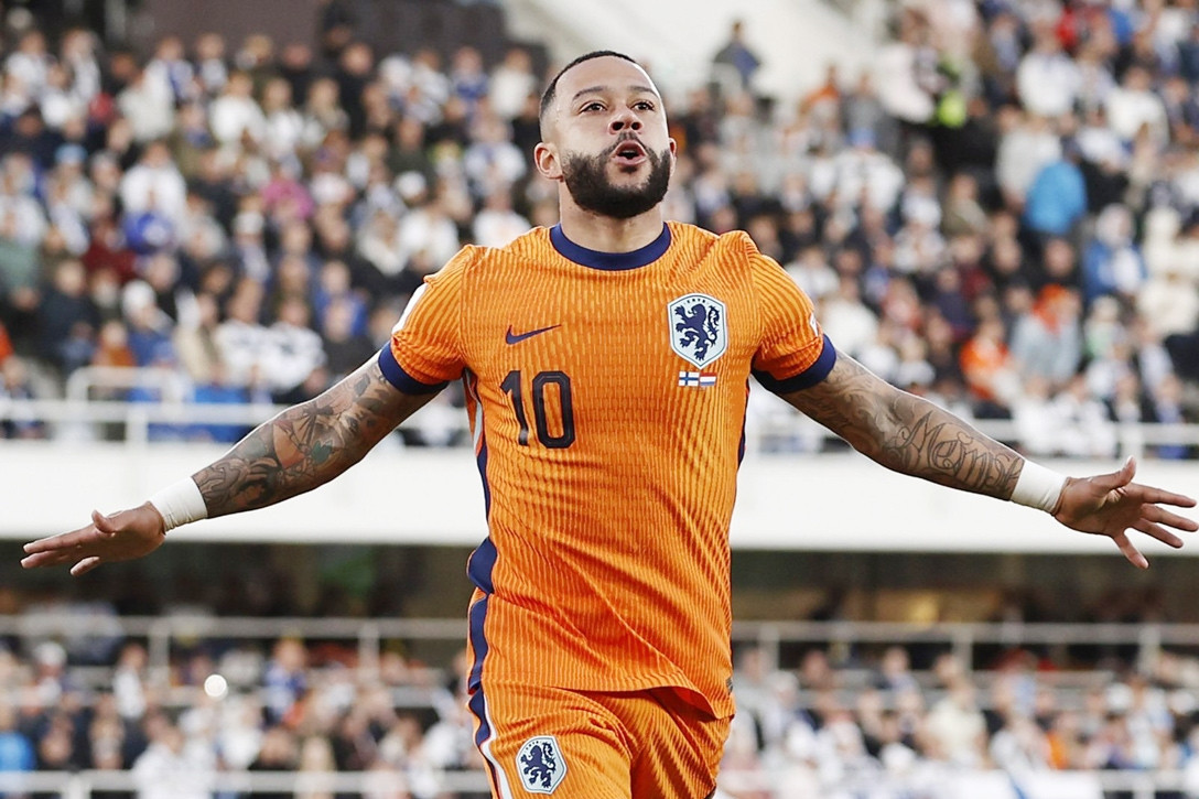 Depay lập kỷ lục trong chiến thắng 8-0 của Hà Lan