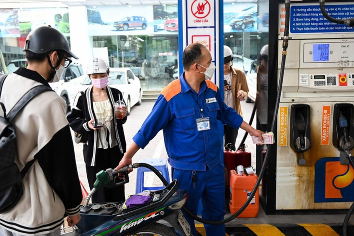 Giá xăng có thể tăng lần thứ 3 liên tiếp