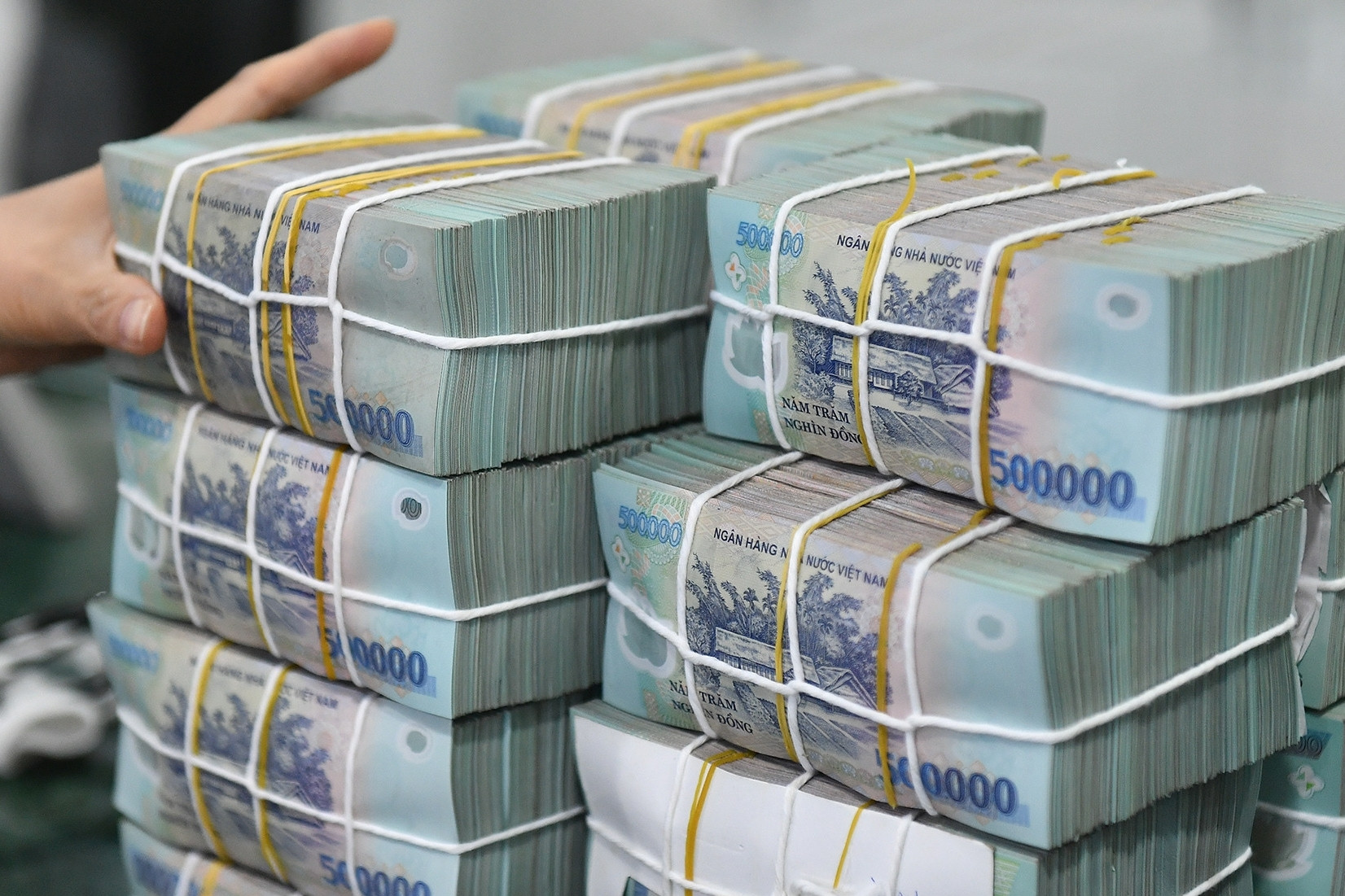 Khi các đại gia phải 'móc túi', chi ngàn tỷ để khắc phục hậu quả vụ án