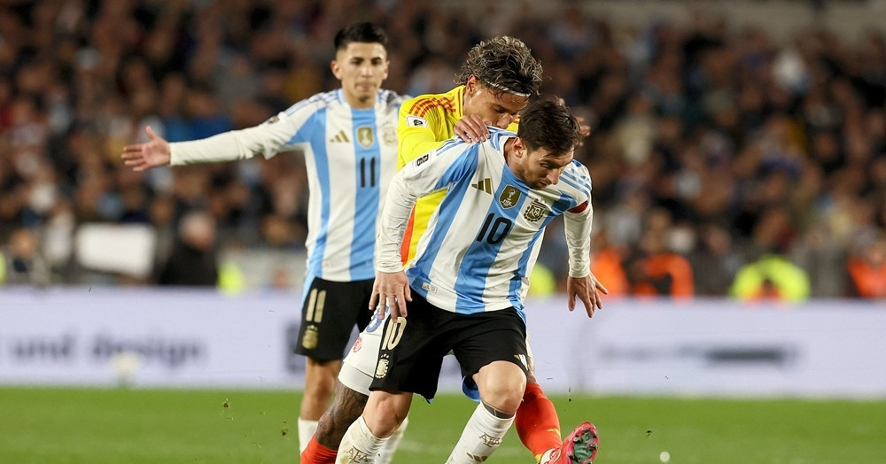 Messi im tiếng, Argentina thoát thua ngoạn mục trước Colombia