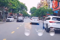 Phát sốt với pha đỗ xe 'hồn nhiên như cô tiên' của nữ tài xế