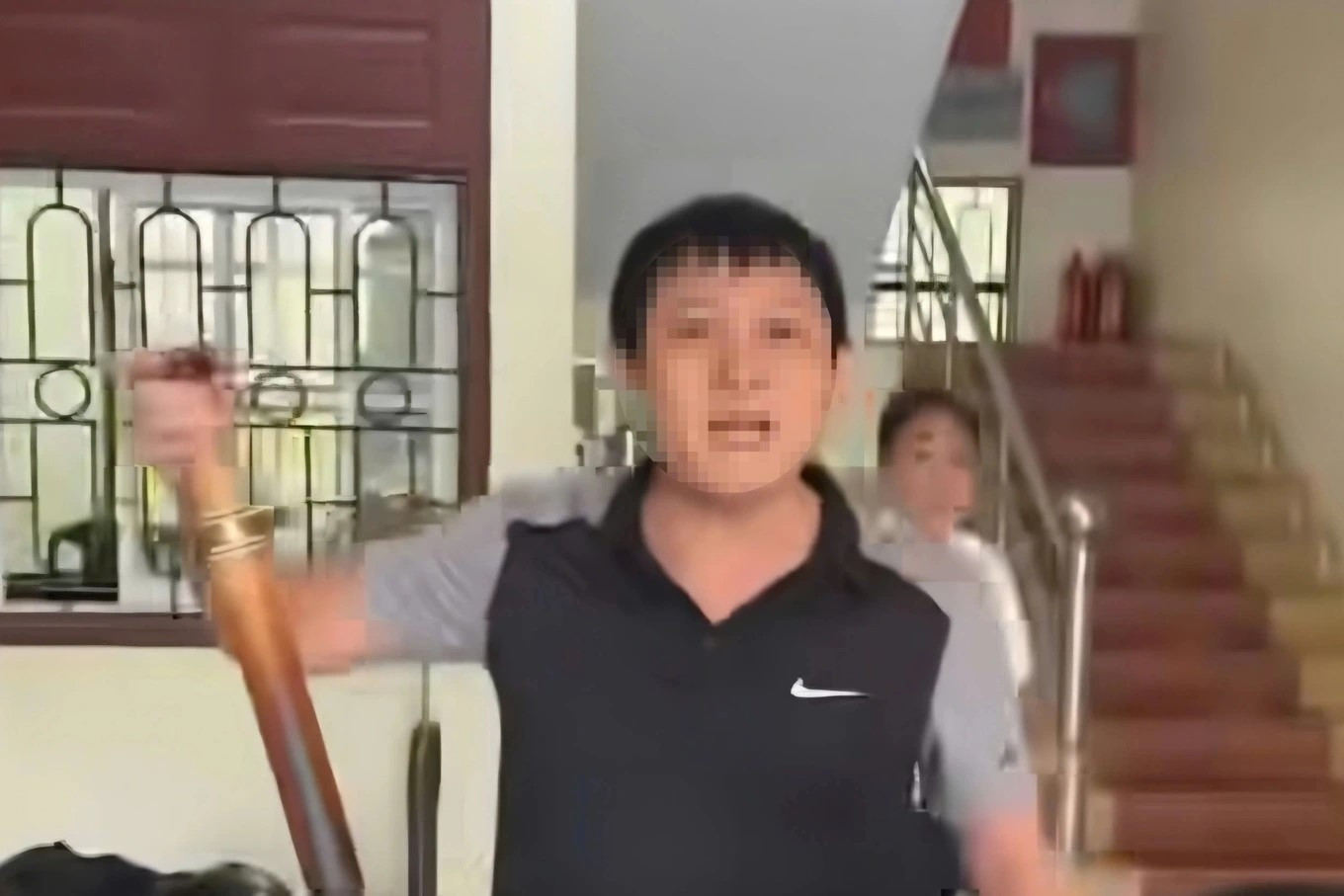 Tạm đình chỉ công tác cán bộ đội thuế xưng ‘mày - tao’ với dân