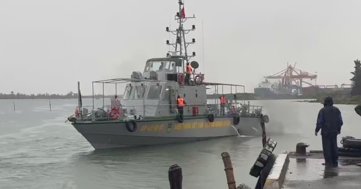 Tàu cá có nguy cơ bị chìm do bão số 1, biên phòng điều tàu ứng cứu