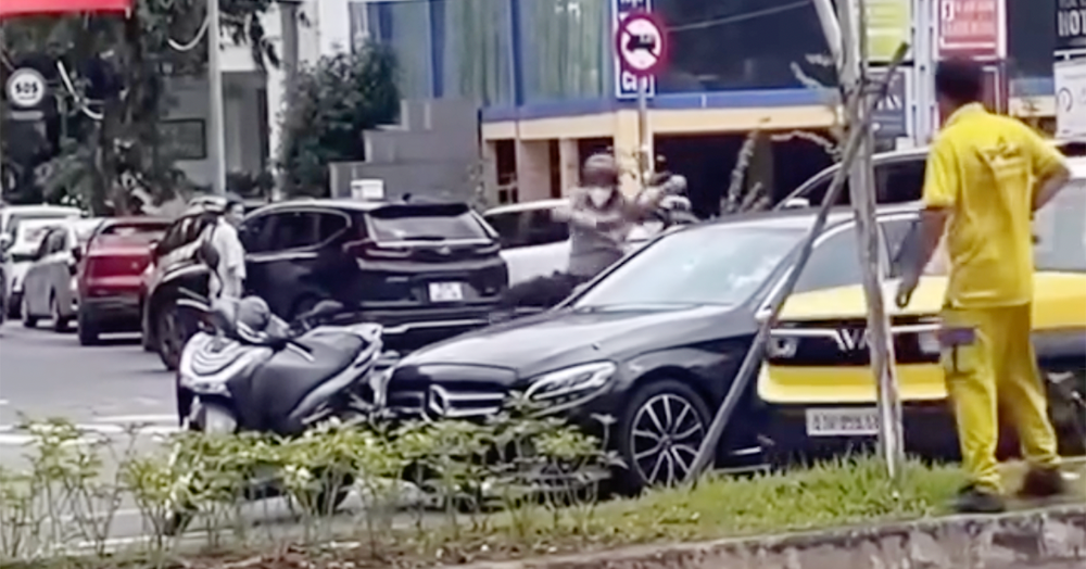 Thanh niên đi SH chặn đầu, đập phá ô tô Mercedes ở Thủ Đức