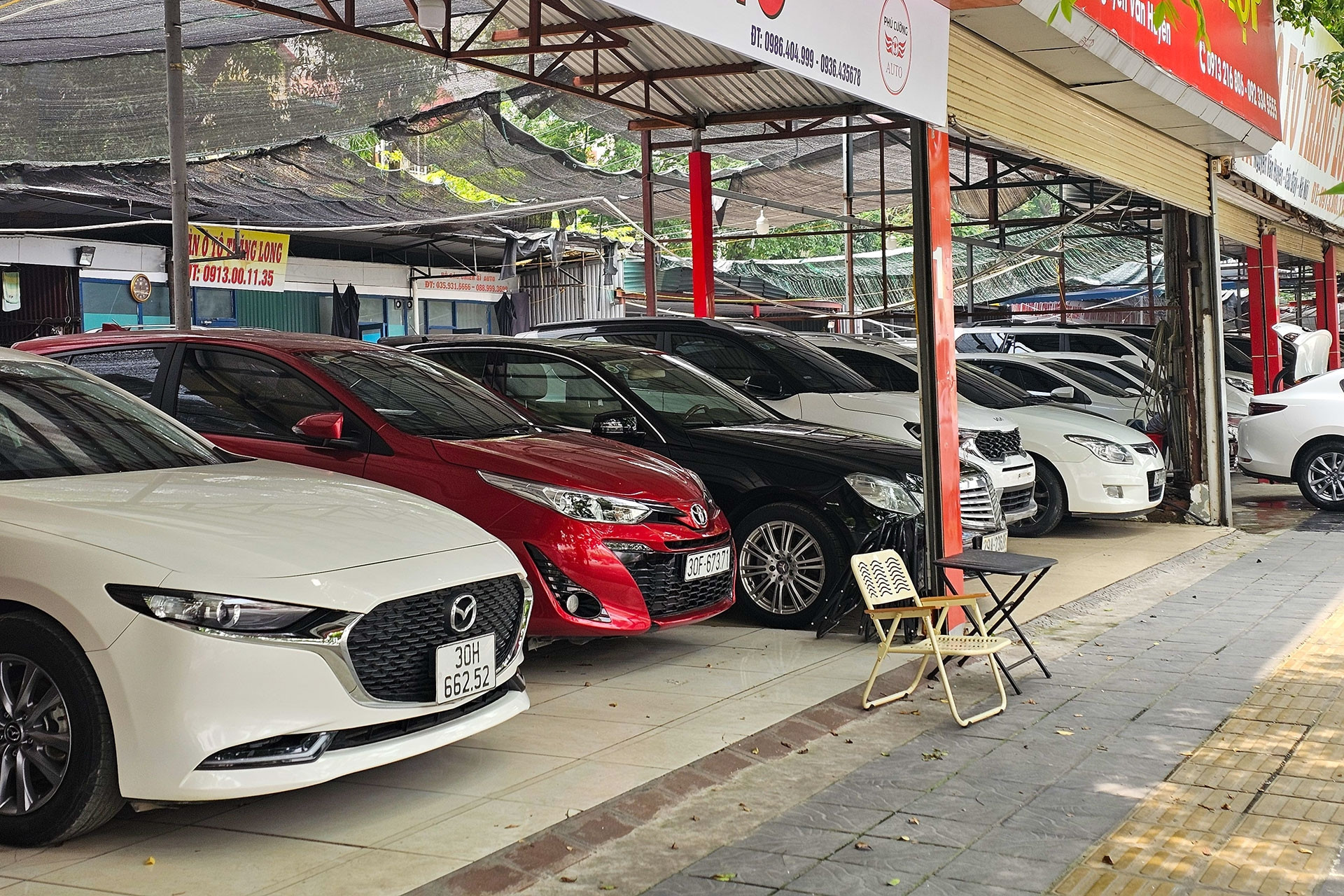 Thị trường xe cũ 'chạm đáy': Mua không dám, bán không đành