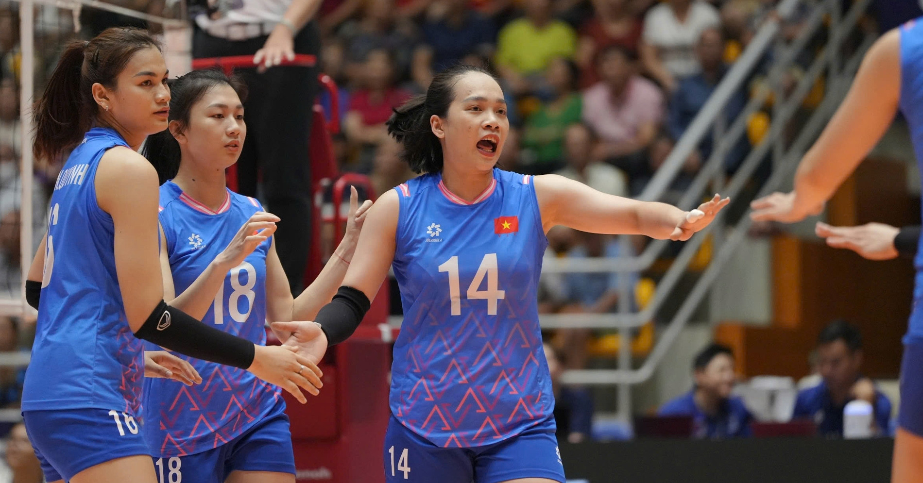 ĐT bóng chuyền nữ Việt Nam "dạo chơi" lấy vé bá...