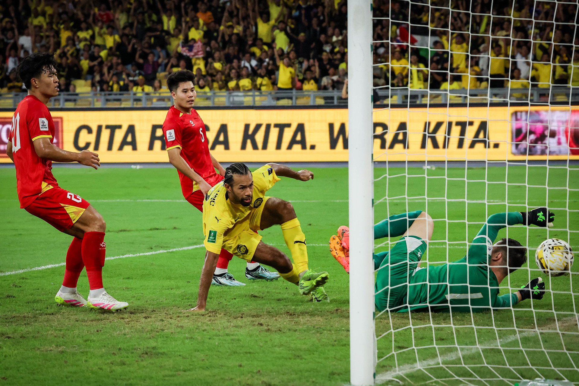 Utusan - Corbin Ong Malaysia Viet Nam.jpg