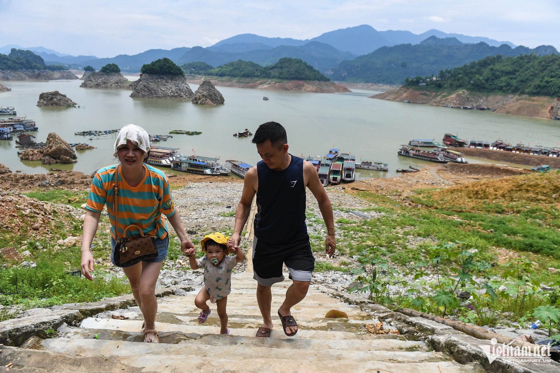 W-dap thuy dien Hoa Binh   can nuoc 10.jpg