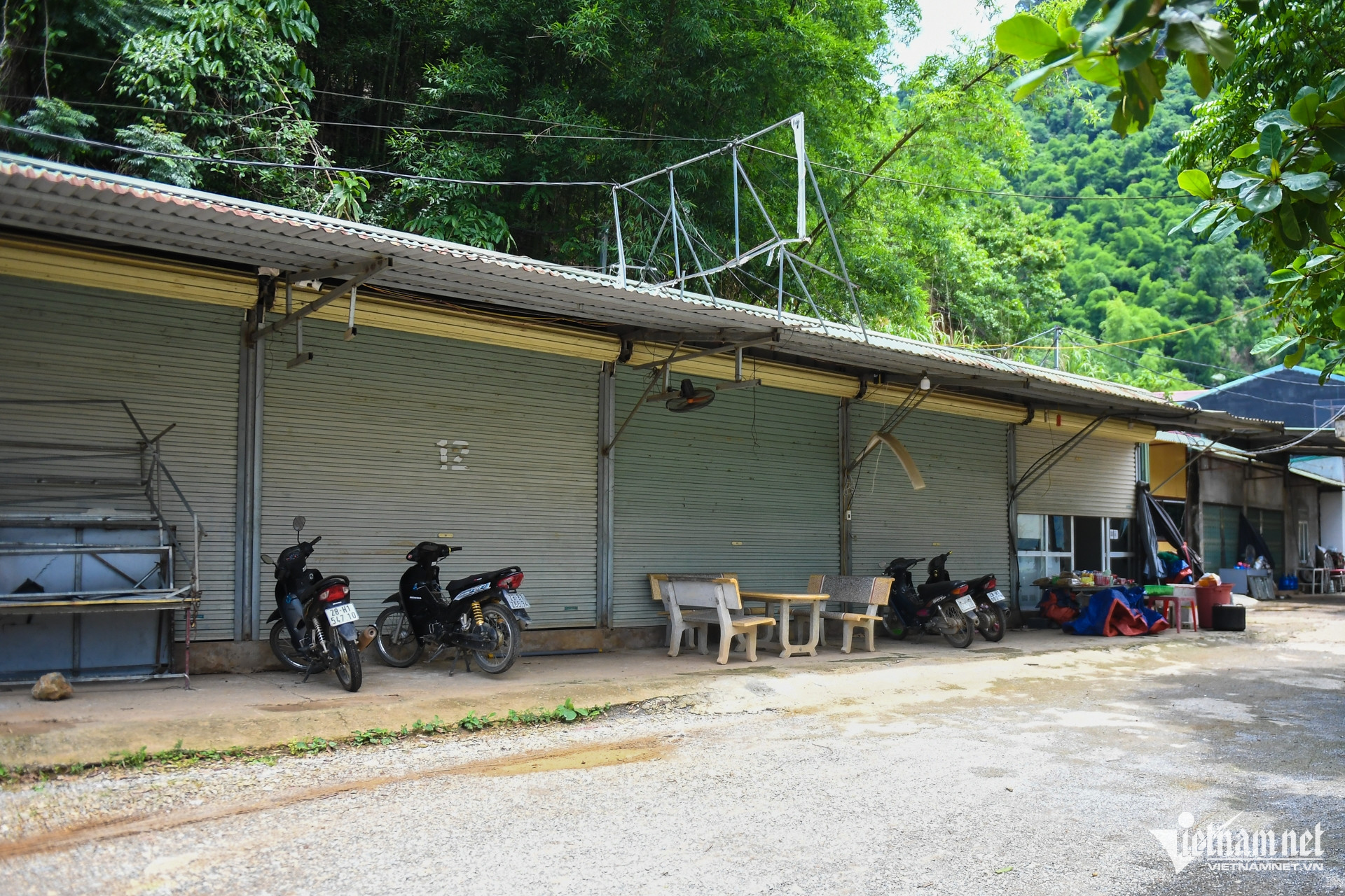 W-dap thuy dien Hoa Binh   can nuoc 11.jpg