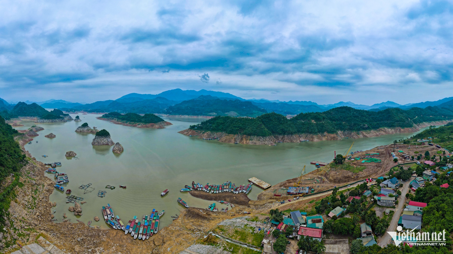 W-dap thuy dien Hoa Binh   can nuoc 12.jpg