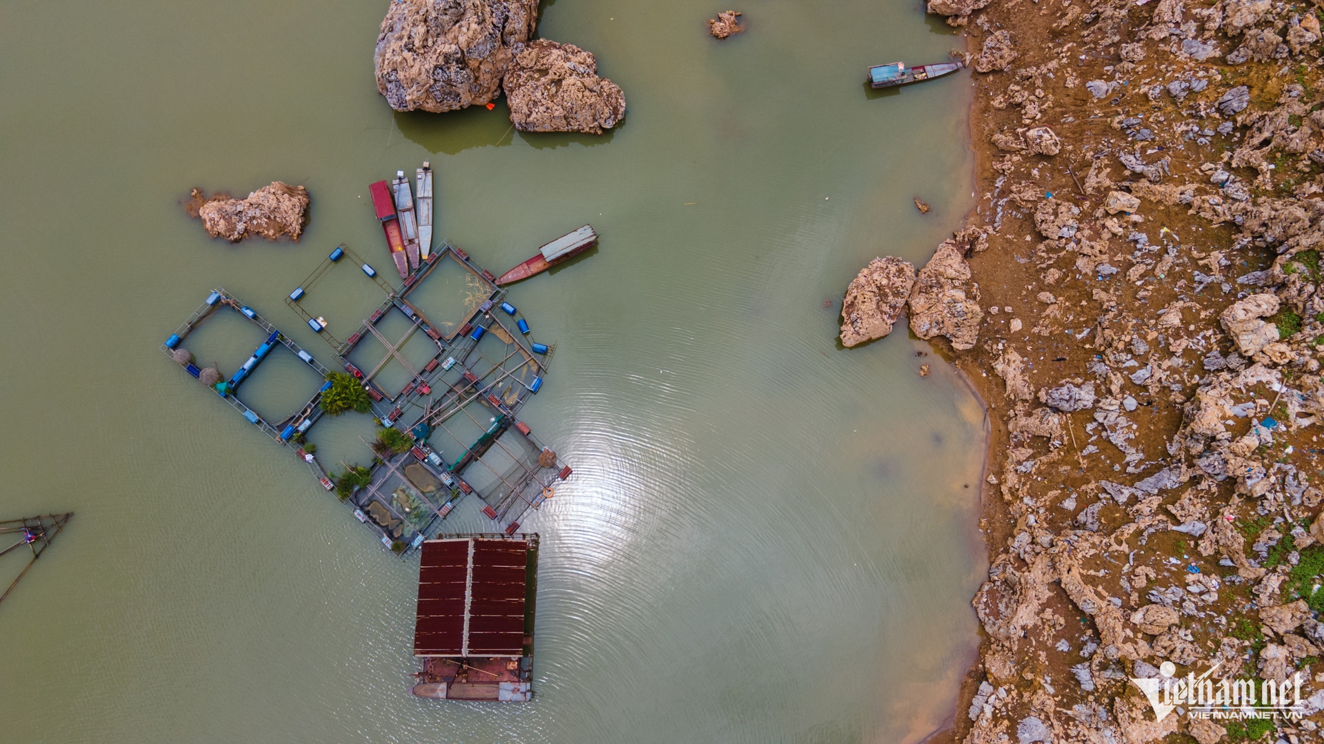 W-dap thuy dien Hoa Binh   can nuoc 17.jpg