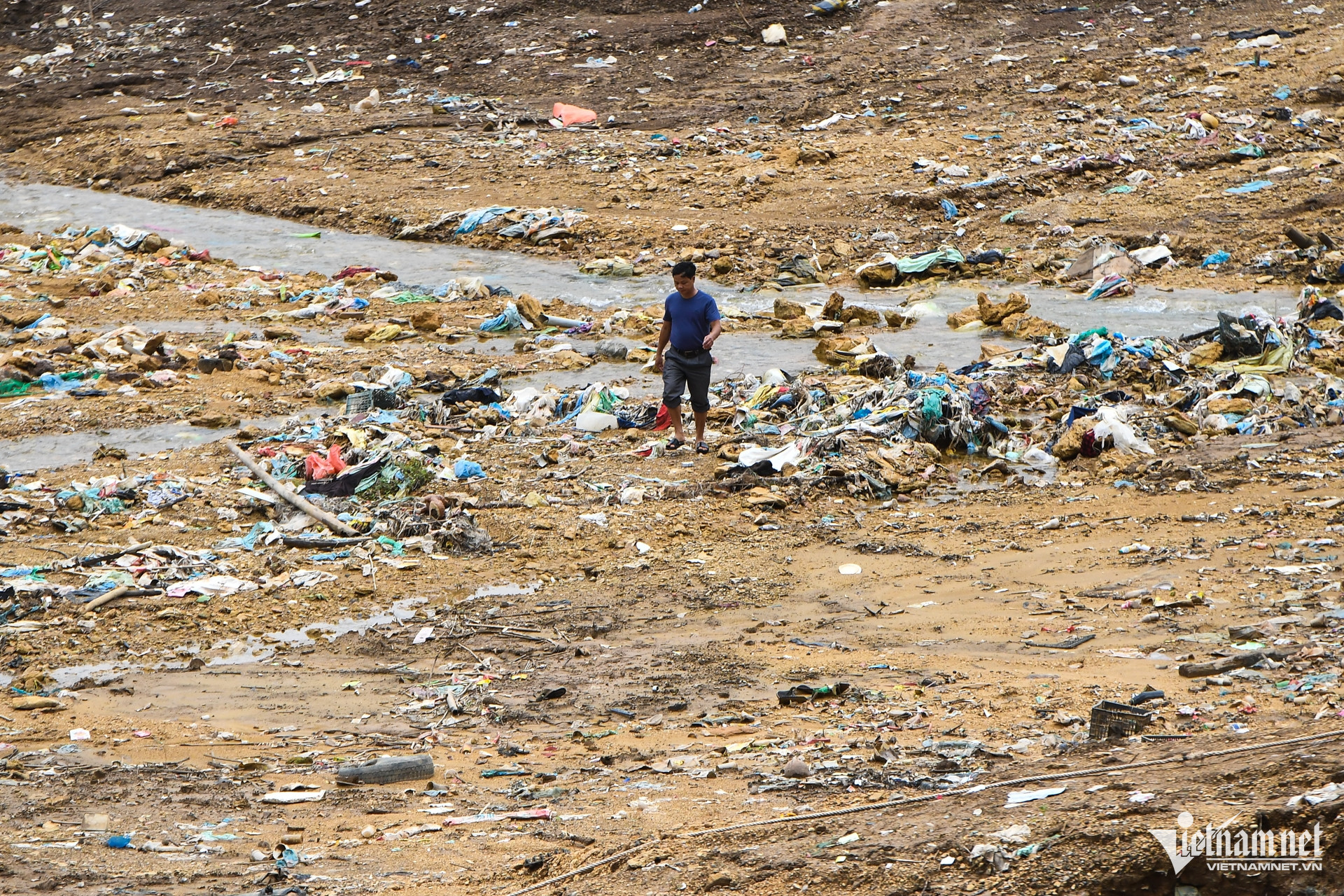 W-dap thuy dien Hoa Binh   can nuoc 3.jpg